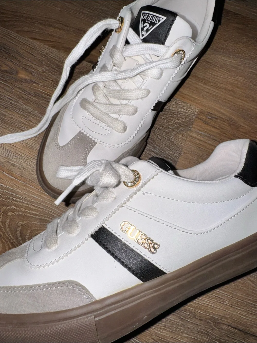 Guess classic low